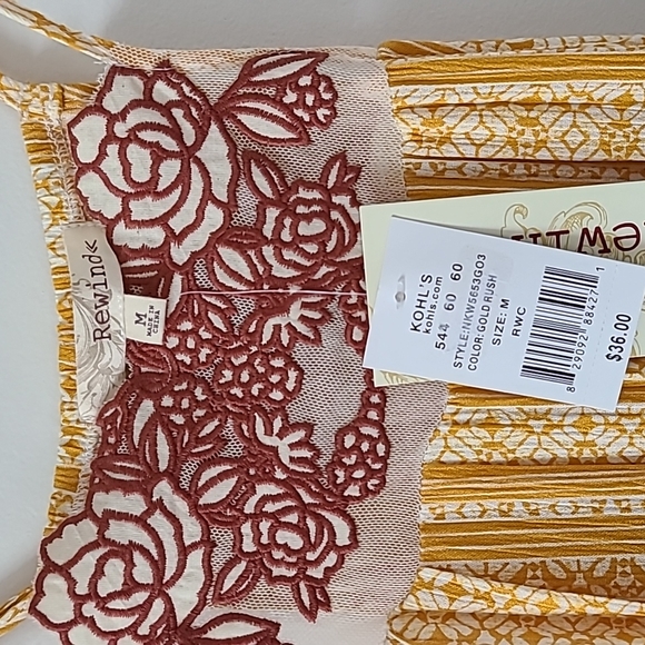 Medium tank top with boho design. - Picture 2 of 4